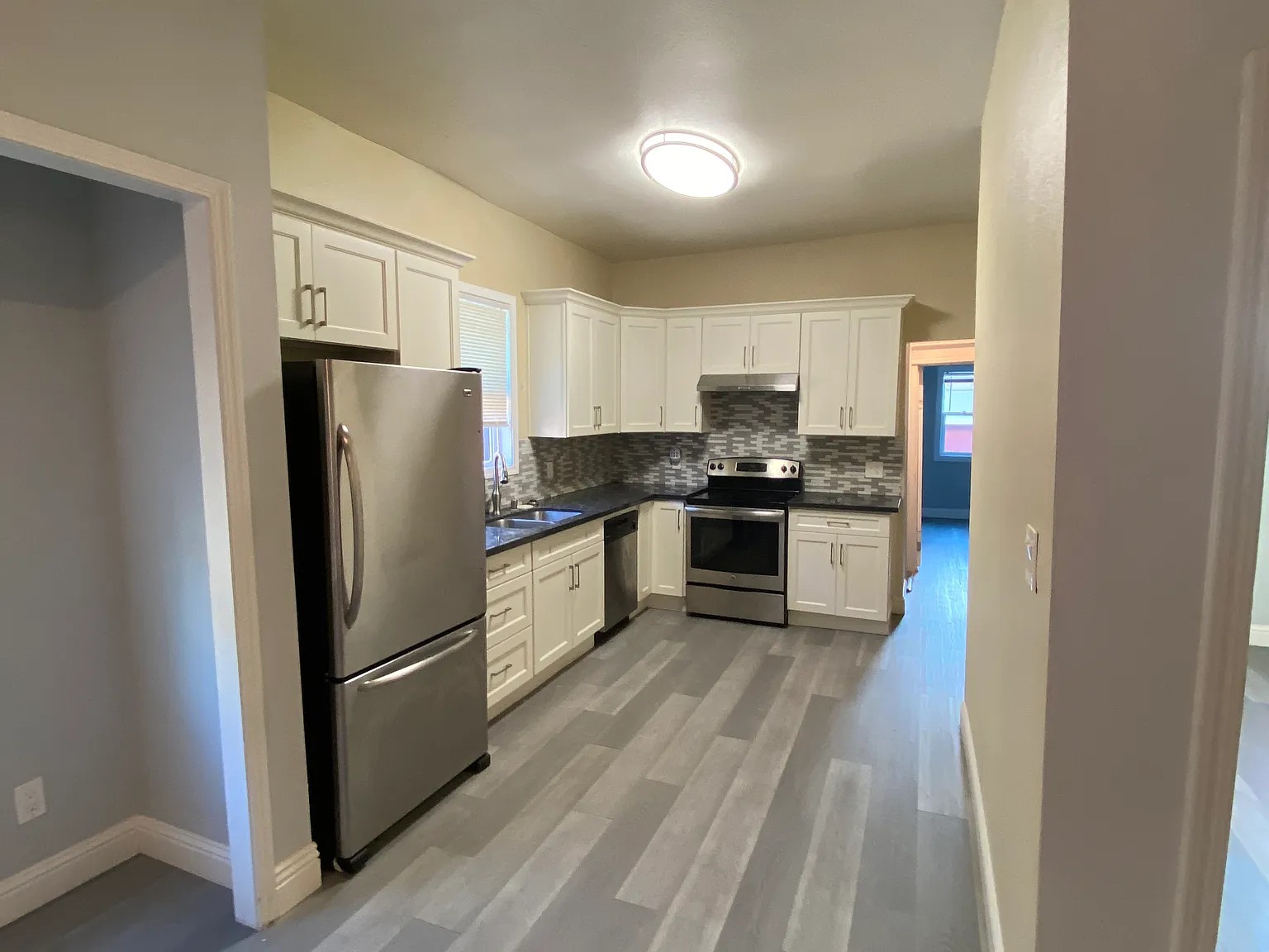 4 bed, 2.5 bath, 1300 sqft, $3,800 — Photo 1