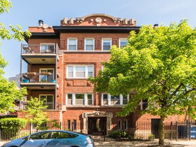 849 W Belle Plaine Ave #1, Chicago, IL, 60613
