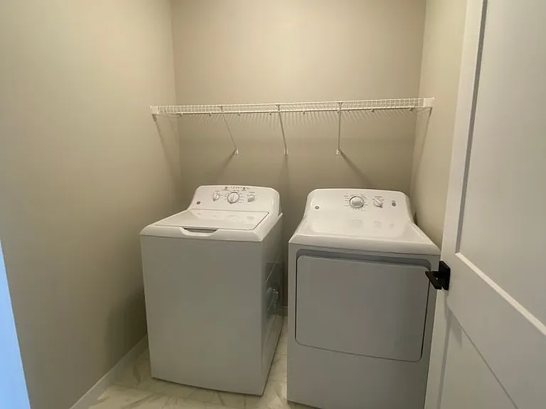 2232 Griffin Dr S — Photo 32