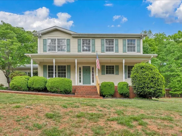 520 Scenic Dr, Stuart, VA 24171