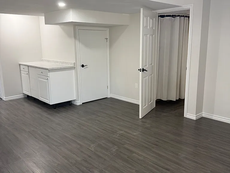 135 Monarch St #BASEMENT — Photo 8