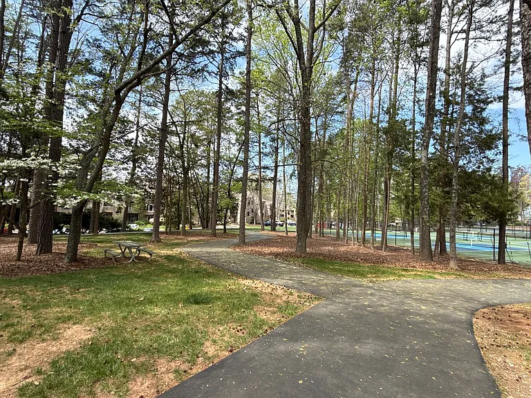646 Portside Dr — Photo 40