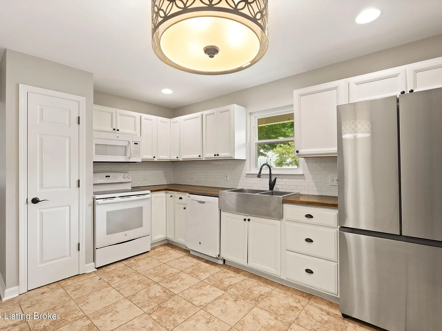 3 bed, 2.0 bath, 1106 sqft, $1,950 — Photo 4