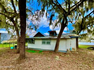 106 E Sunnyside Beach Rd, Hawthorne, FL 32640