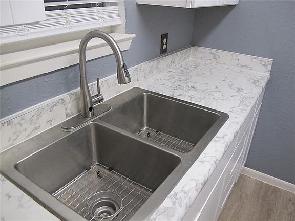 4th image of 20202 Travis Dr APT A