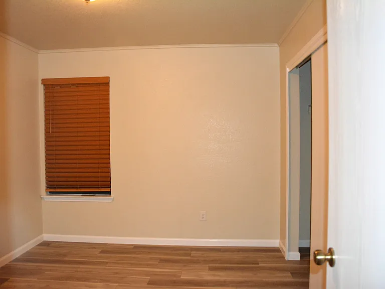 4616 Woodstock Dr — Photo 22