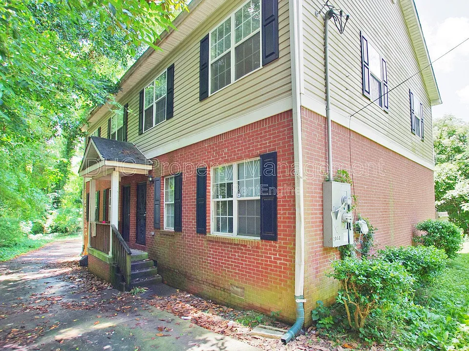 1944 North Ave NW