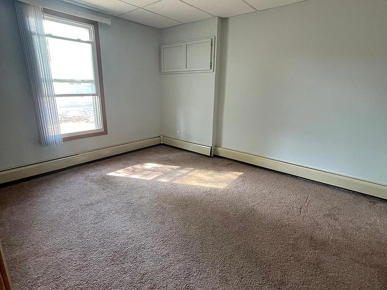 224 Main St E #2 — Photo 4