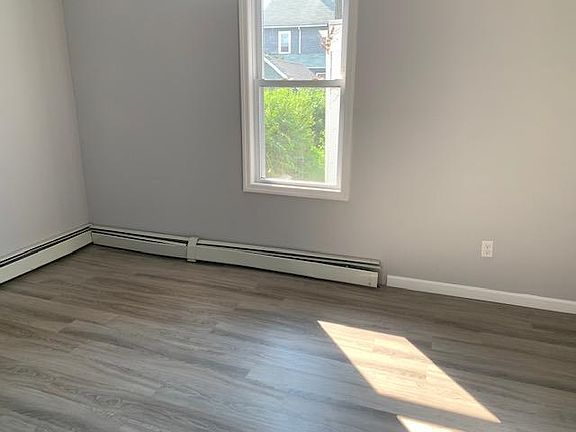 3rd image of 23 Chapel St Floor 1
