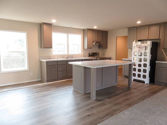 5th image of 300 Western St SE #18