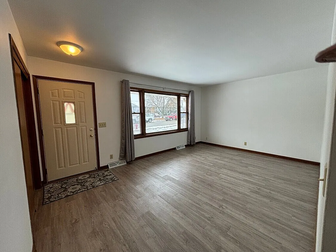 33 West Klubertanz Drive - 1 — Photo 4