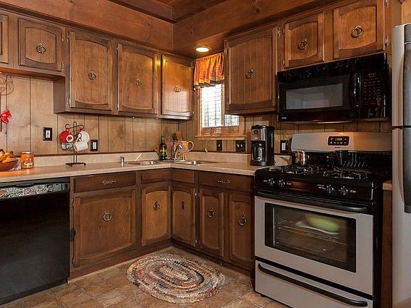 4th image of 593 Highland Ln