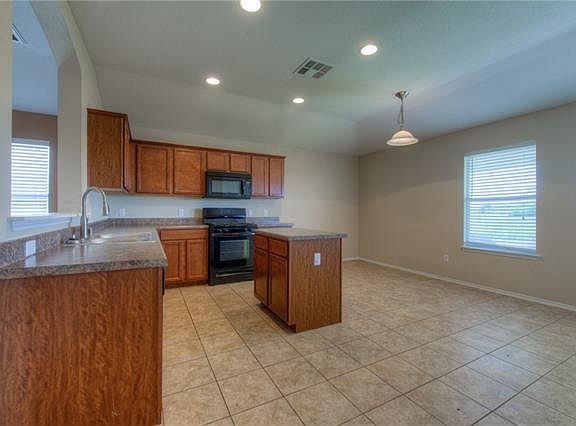 3rd image of 246 Nandina Dr