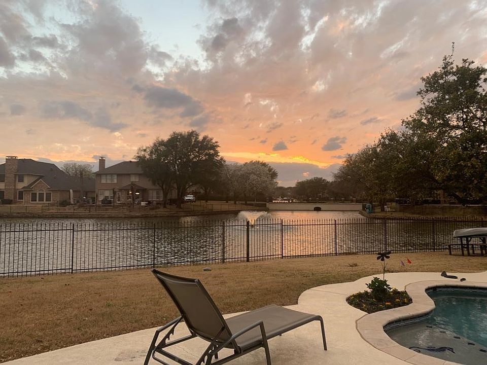 1st image of 351 Cove Dr
