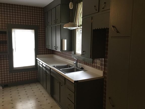 5th image of 19 Woodland Ave #2