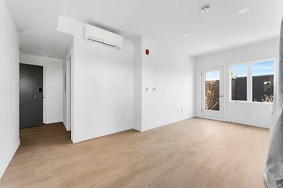 368 Tweedsmuir Avenue — Photo 3