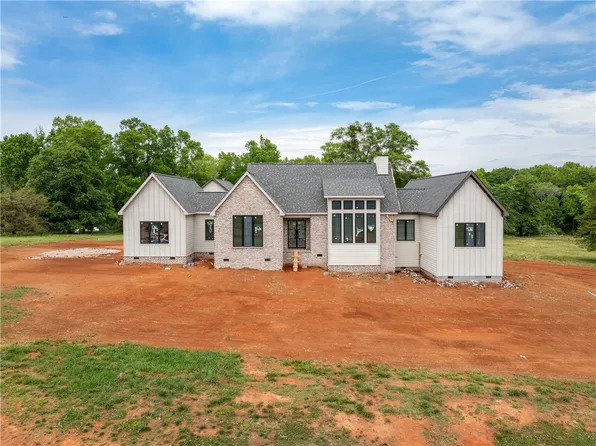 778 Garrison Rd, Pelzer, SC 29669