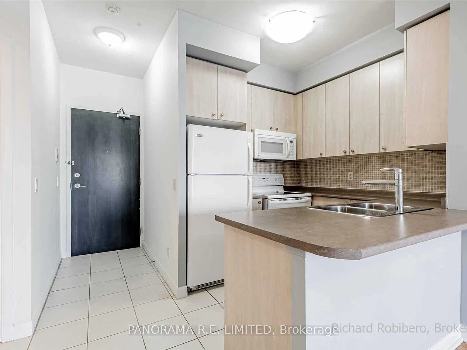 One Sherway Condominiums — Photo 2