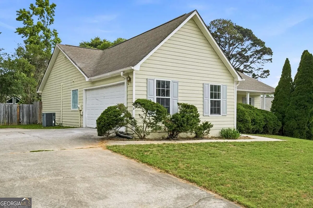 3 bed, 2.0 bath, $2,100 — Photo 4