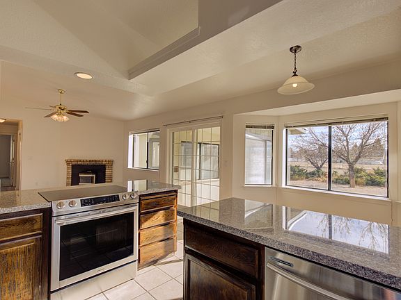 5th image of 1329 Sanden Ln
