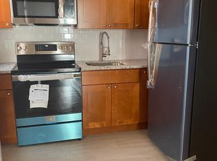 2114 Walnut St APT 2R, Philadelphia, PA 19103