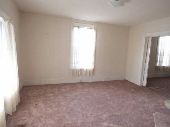 4th image of 815 E Mlk