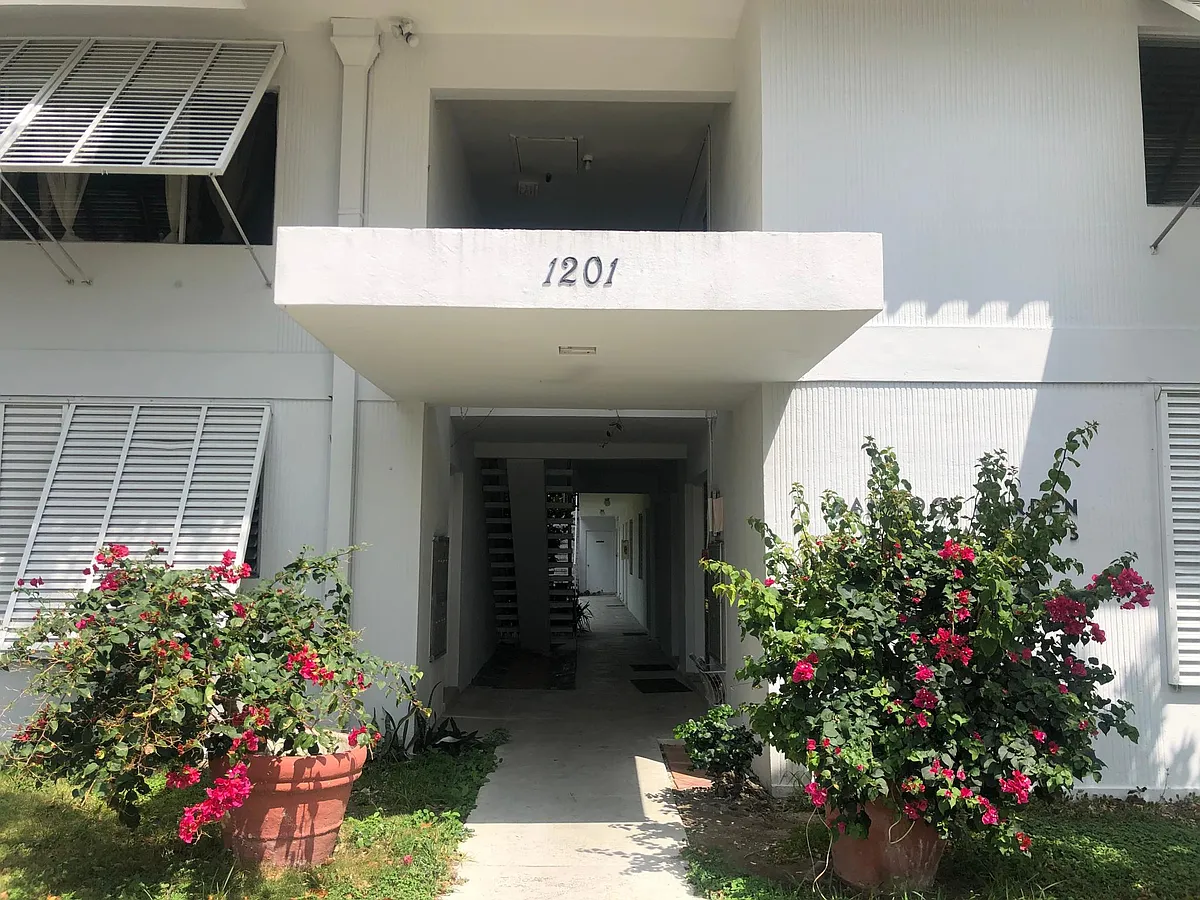 Building Photo - 1201 E Ponce De Leon Blvd #208