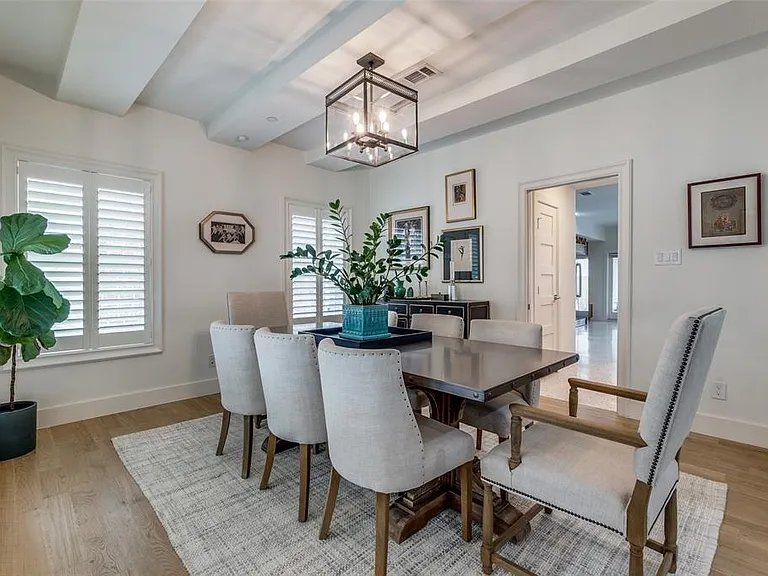 2829 Dyer St — Photo 4