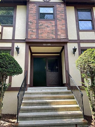 1st image of 572 Sierra Vista Ln
