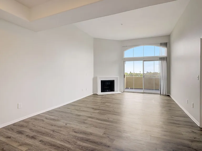 2245 Beverly Glen — Photo 68