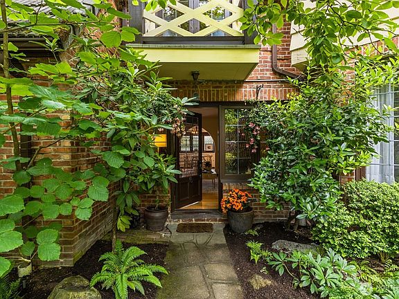 5th image of 1516 E Republican Street #3