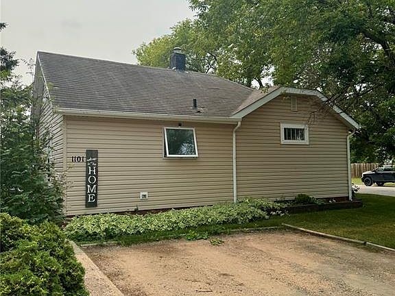 5th image of 1101 2nd St E