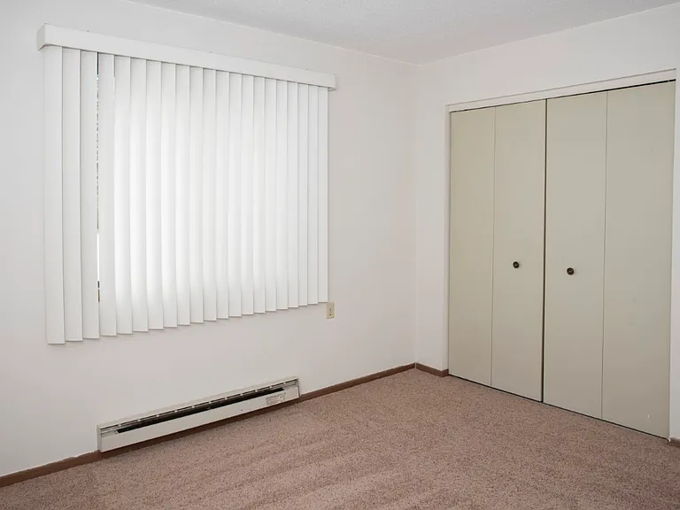 Laurel Place Apartments — Photo 33