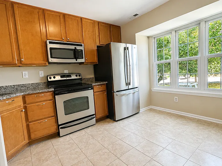 4037 Summer Hollow Ct — Photo 6