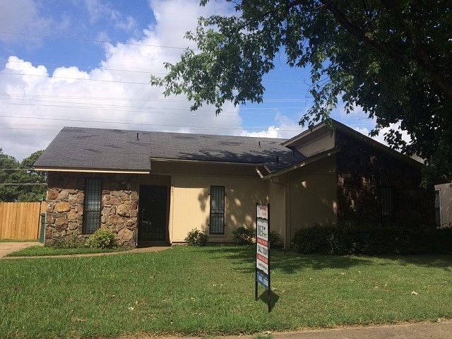 1st image of 3351 Barbwood Dr