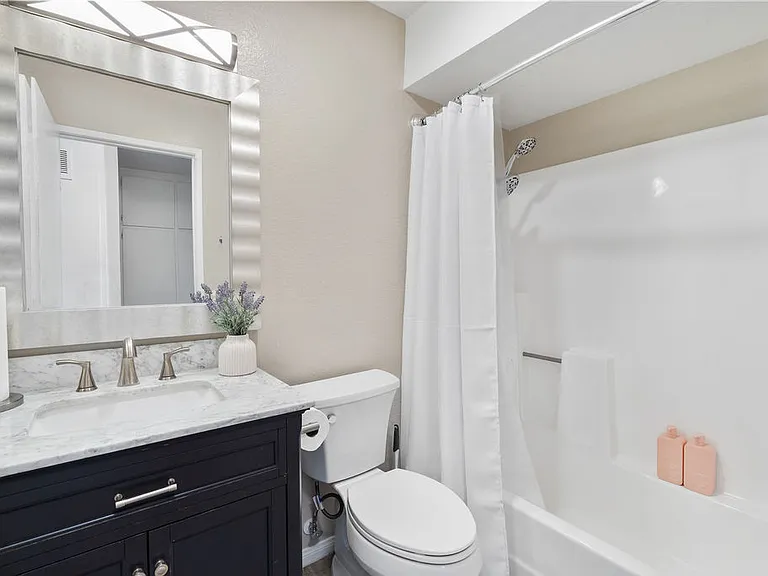 2024 S Bon View Ave #C — Photo 11