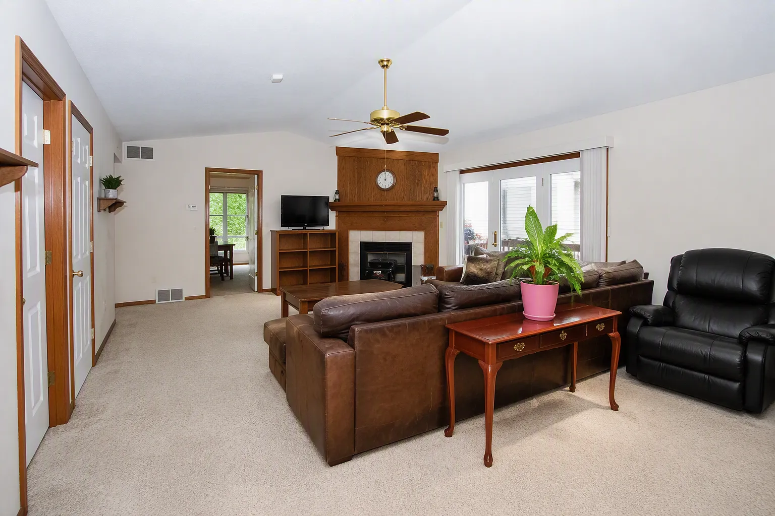 2676 Eastwood Dr — Photo 4