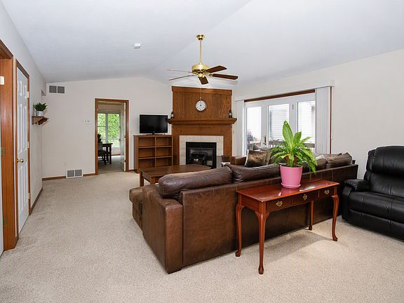 4th image of 2676 Eastwood Dr