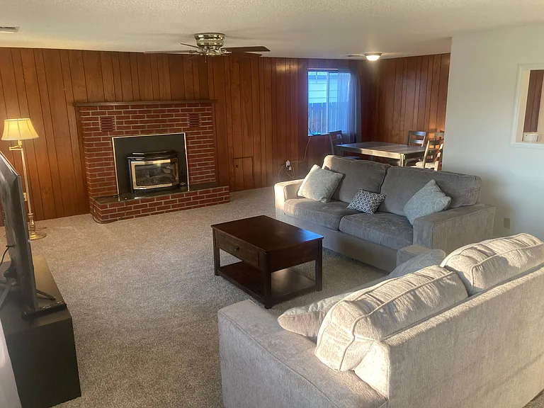 124 F St SE — Photo 3