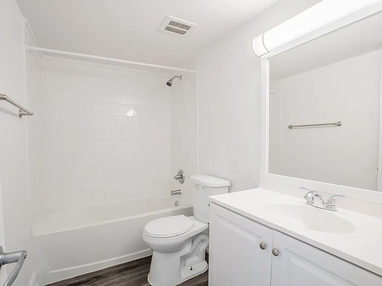Townsend Apartments I — Photo 17