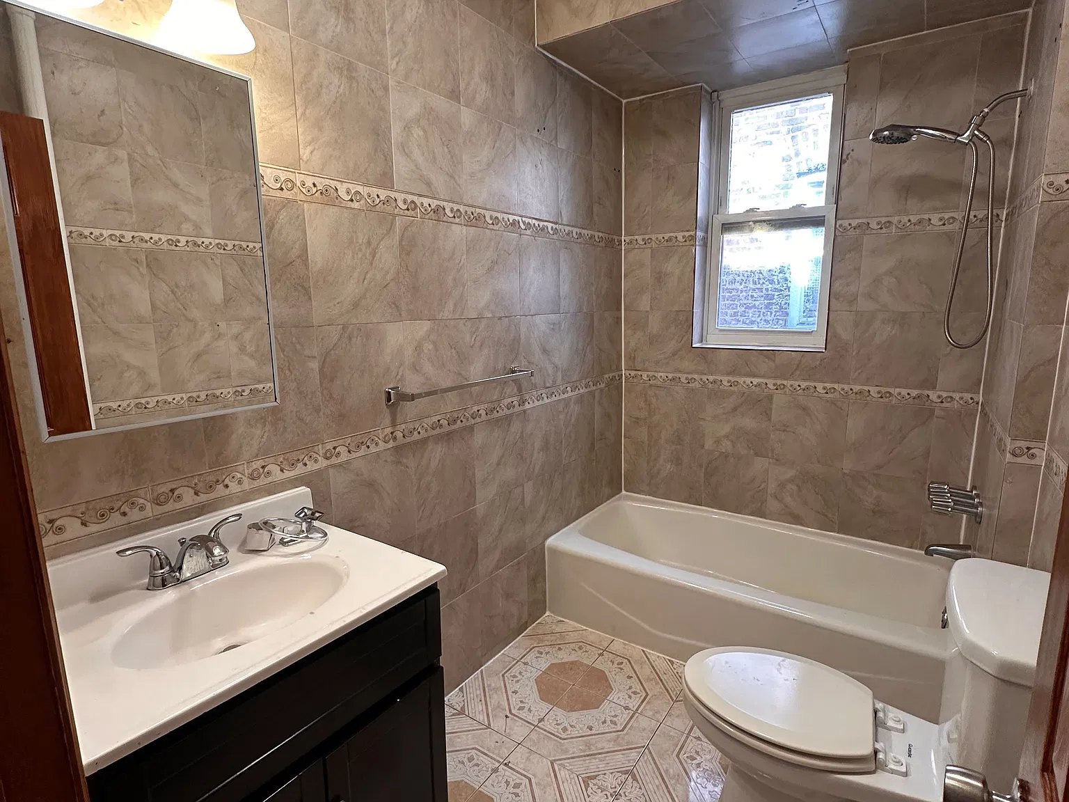 433 Kennedy Blvd — Photo 4