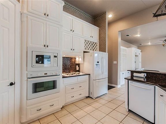 3rd image of 2201 Bedford Cir