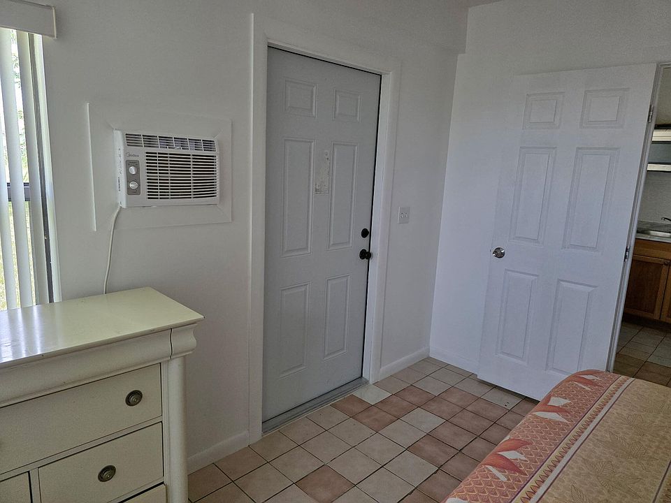 2nd image of 519 NW Marion Ave #A