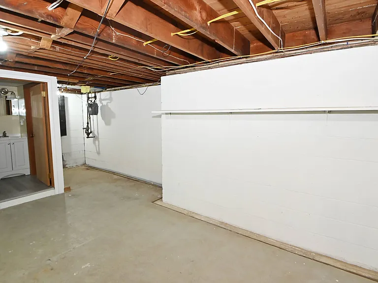 56 West St — Photo 42