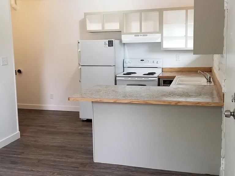761 W 600 S — Photo 2