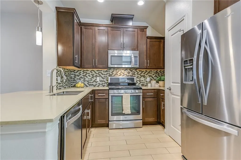 2 bed, 2.5 bath, 1366 sqft, $2,650 — Photo 4