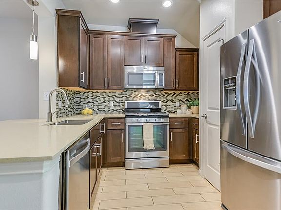 4th image of 124 Cumberland Rd APT 303