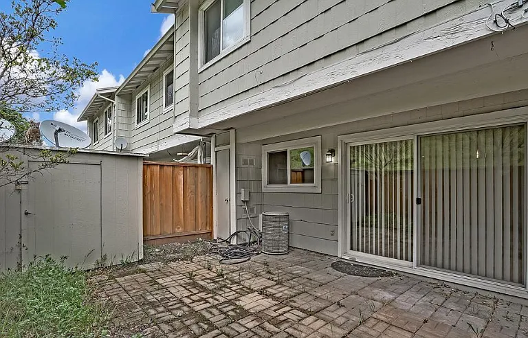 1070 Spring Valley Cmn — Photo 22