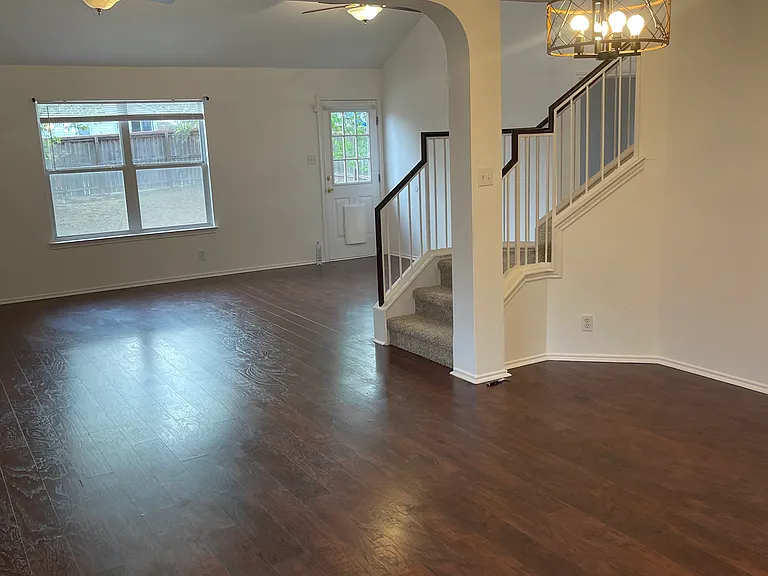 1423 Diamond Blf — Photo 2