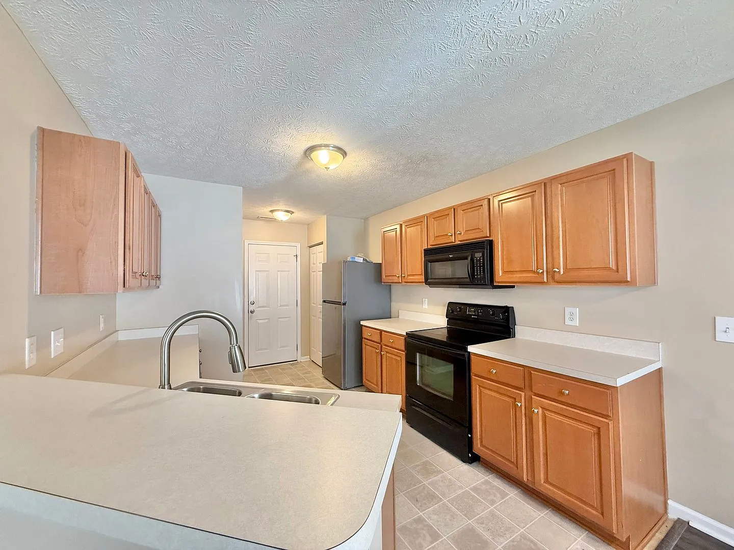 Spacious 3BR, 2.5BA Raleigh Townhome with a Fenced Backyard — Photo 4